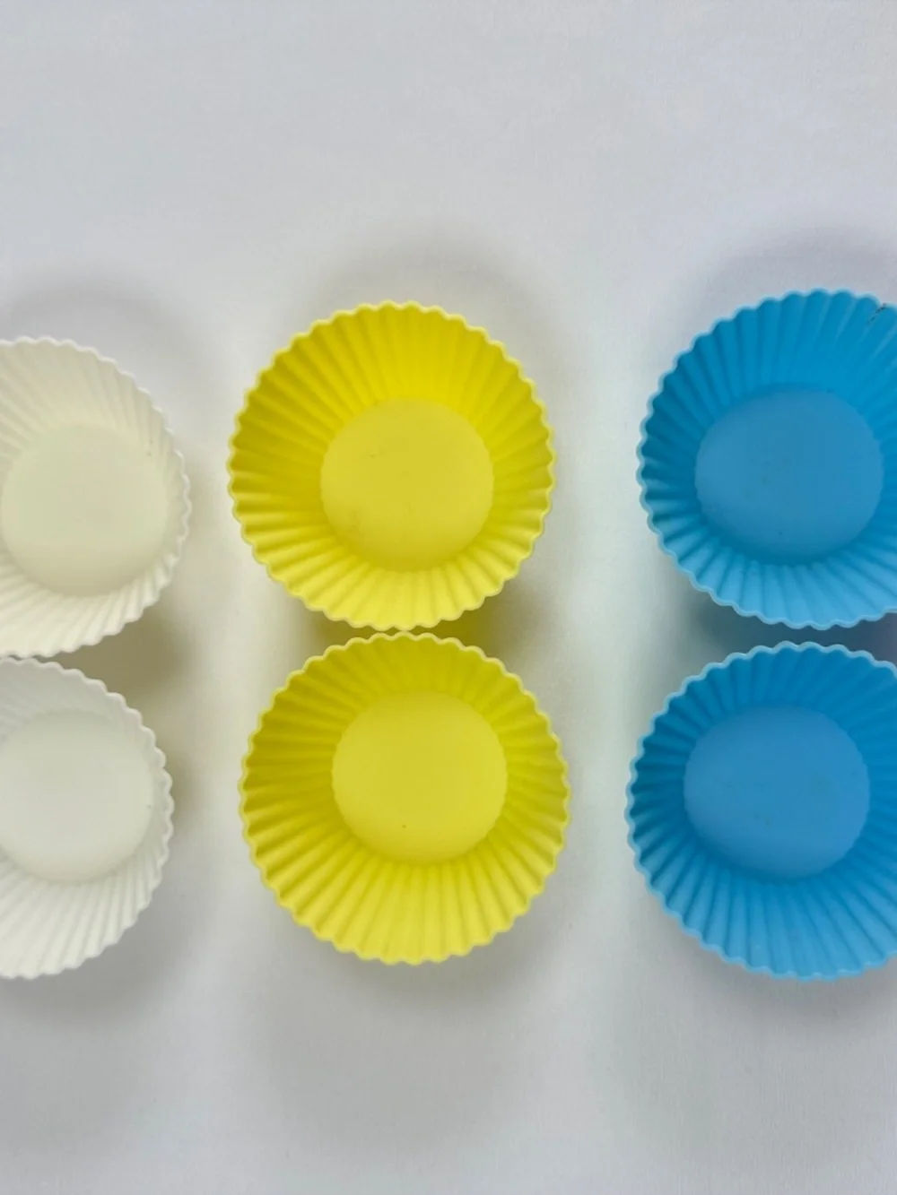 Speckled Blue Cupcake Pan  Removable Silicone Cups  Blue, Yellow, White 6 Cups